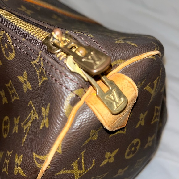 4 piece Authentic Louis Vuitton travel set! - Picture 9 of 16